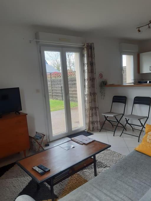 Appartement Au Rdc Avec Jardin Clos, Au Calme. Saint-Aubin-du-Cormier Екстериор снимка