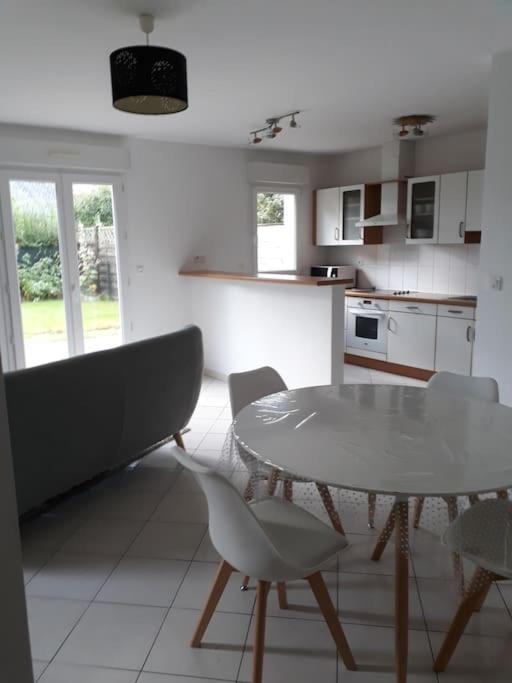 Appartement Au Rdc Avec Jardin Clos, Au Calme. Saint-Aubin-du-Cormier Екстериор снимка