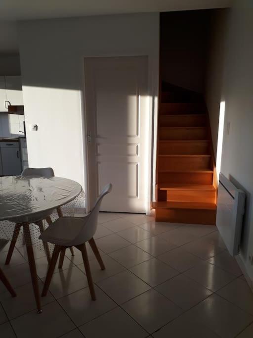 Appartement Au Rdc Avec Jardin Clos, Au Calme. Saint-Aubin-du-Cormier Екстериор снимка