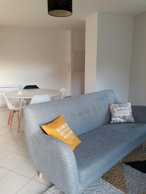 Appartement Au Rdc Avec Jardin Clos, Au Calme. Saint-Aubin-du-Cormier Екстериор снимка