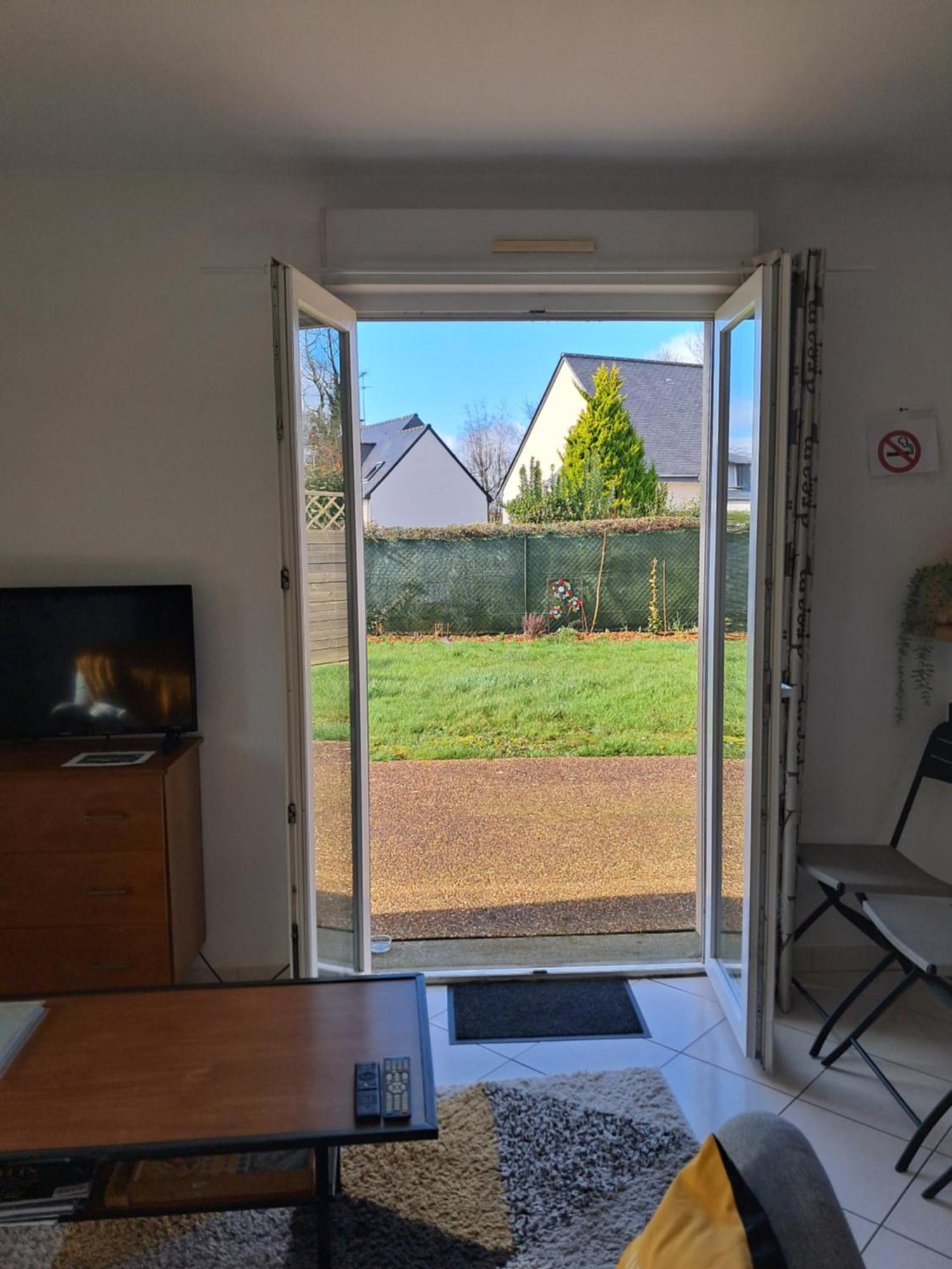 Appartement Au Rdc Avec Jardin Clos, Au Calme. Saint-Aubin-du-Cormier Екстериор снимка